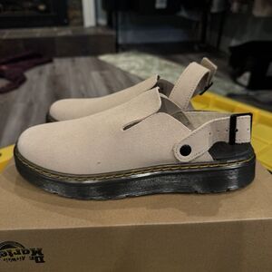 Dr. Martens Carlson Warm Sand Suede Mule / Sandal Men's Size 9 Women's Size 10